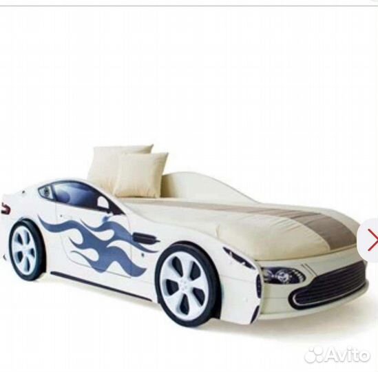 Детская кроватка-машинка