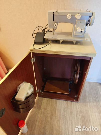 Швейная машинка чайка 142м бу
