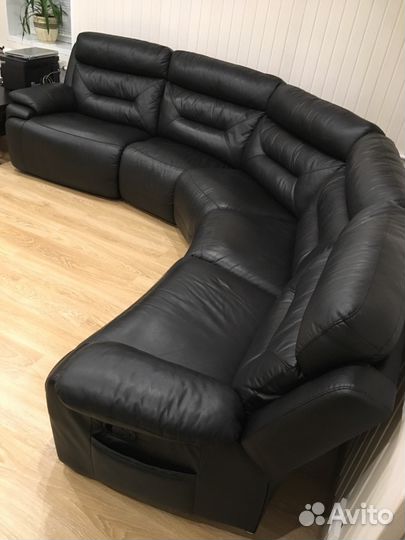 Кожаный диван