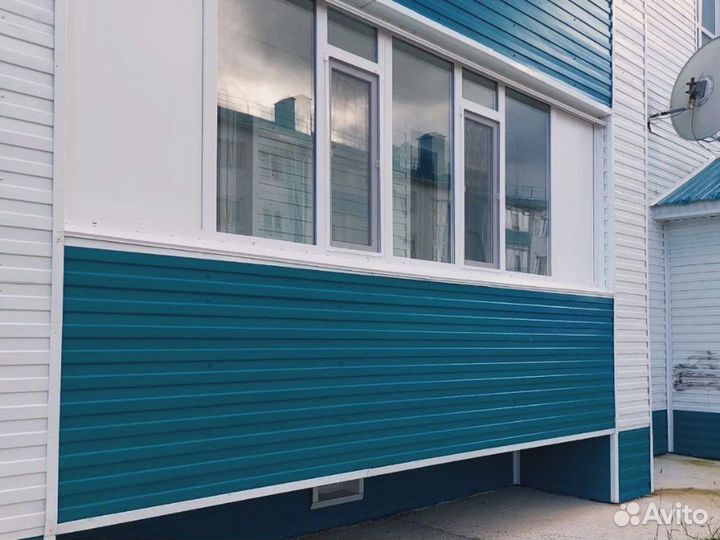 Остекление балконов с отделкой и без