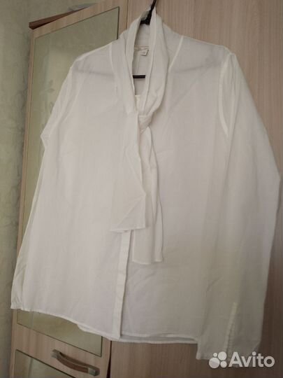 Блузка офисная, белый батист с бантом