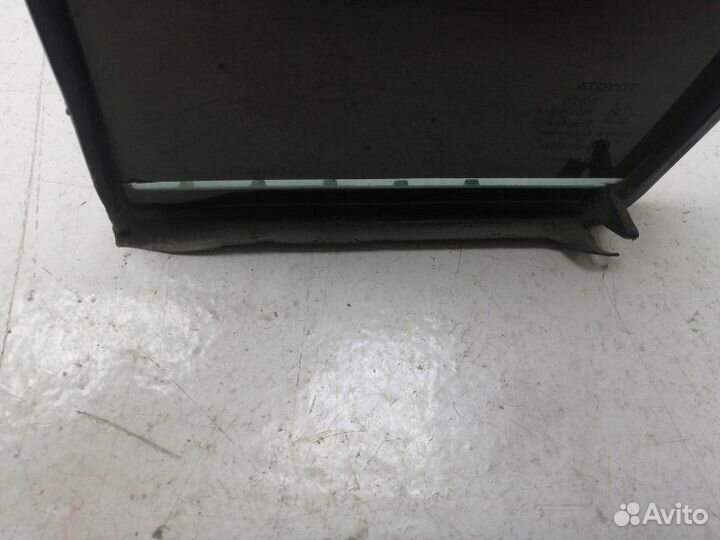 Стекло двери (форточка) заднее правое Toyota