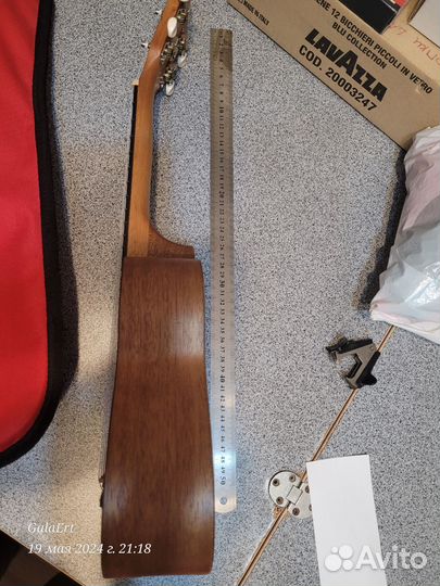 Укулеле в чехле