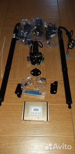 Замок двери багажника Voxy/Noah (электропривод)