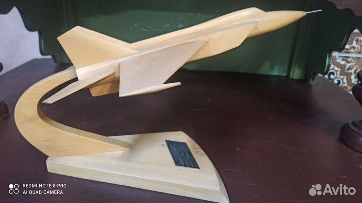 Модель самолёта из дерева