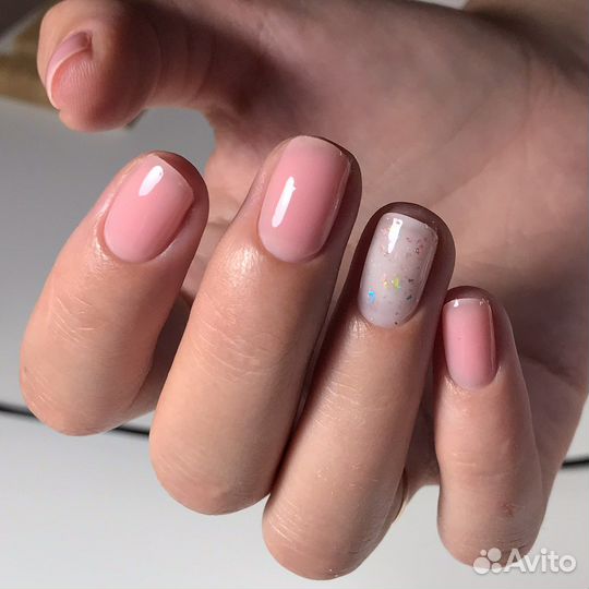 Модель на маникюр