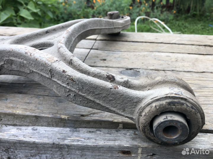 Рычаг передний нижний левый