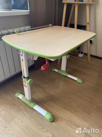 Детский компьютерный стол с регулировкой высоты