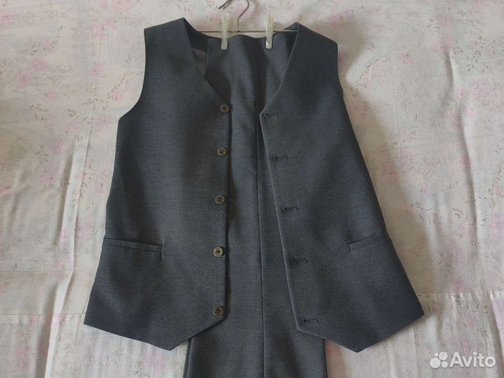 Жилетка и брюки для мальчика