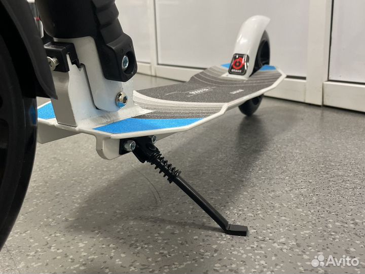 Самокат с амортизатором