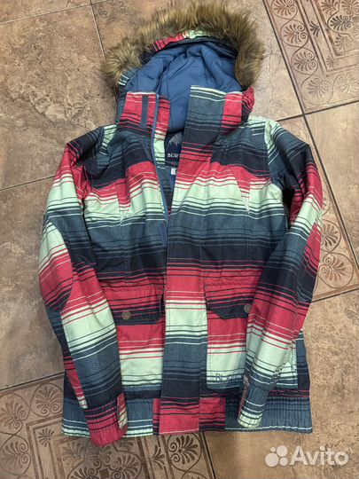 Горнолыжная куртка женская