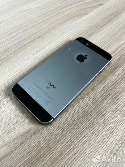 iPhone SE, 32 ГБ