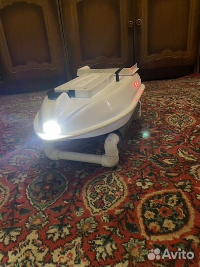 Прикормочный кораблик для рыбалки