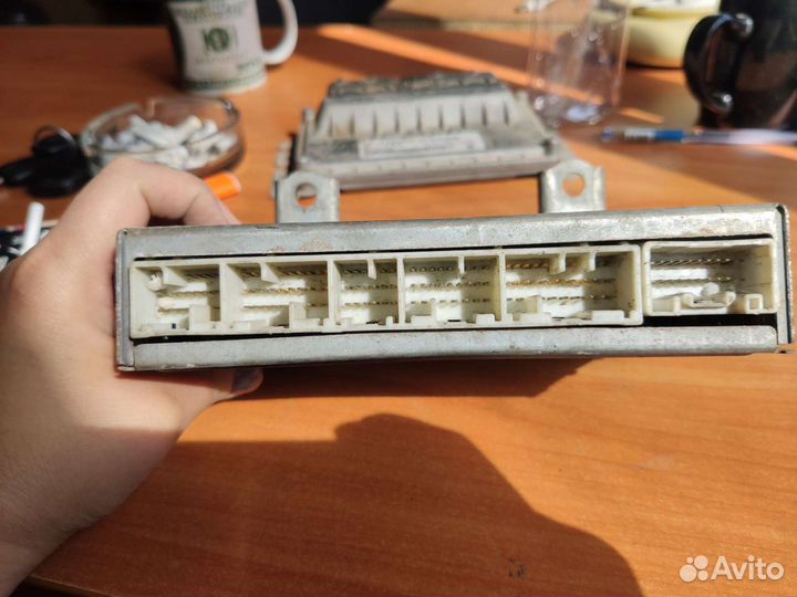 Блок управления двс Тойота Маджеста