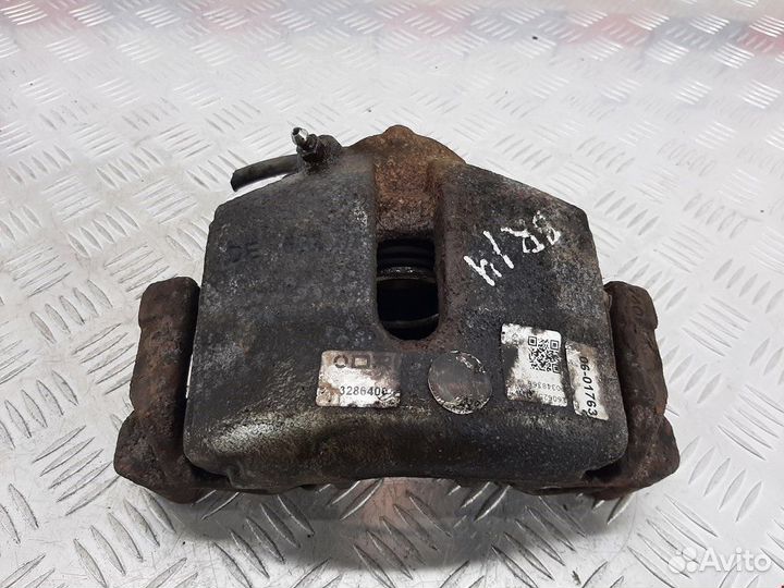 Суппорт передний правый Volkswagen Touran 2003