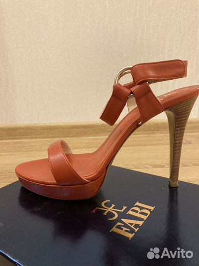 Босоножки Fabi р.40