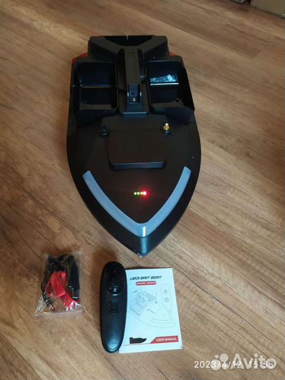 Прикормочный кораблик flytec V801