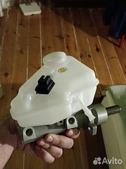 Цилиндр тормозной главный