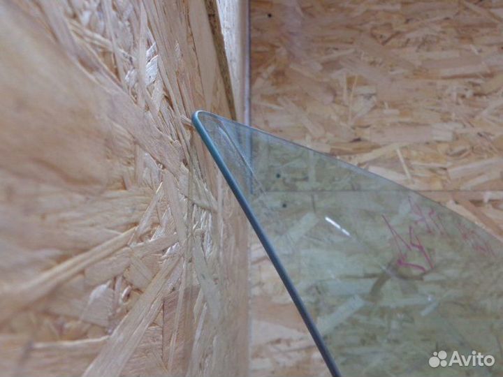 Стекло двери передней правой Mercedes-Benz C-Class