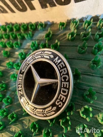 Эмблема Mercedes-Benz