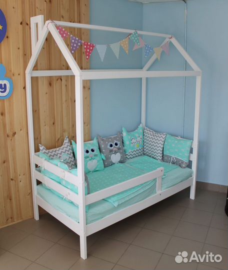 Детская кровать домик с ящиками из массива сосны
