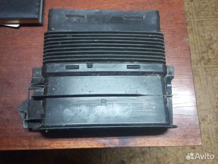 Патрубок воздушного фильтра правый Audi Q7