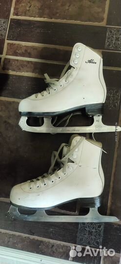 Коньки фигурные 31р