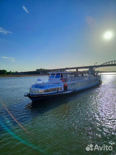 Речные прогулки на теплоходе