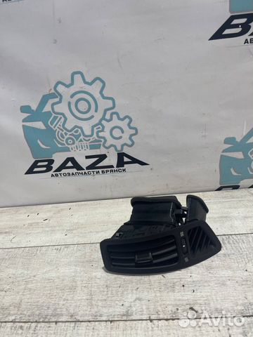 Дефлектор воздушный правый (салон) Kia Ceed 1