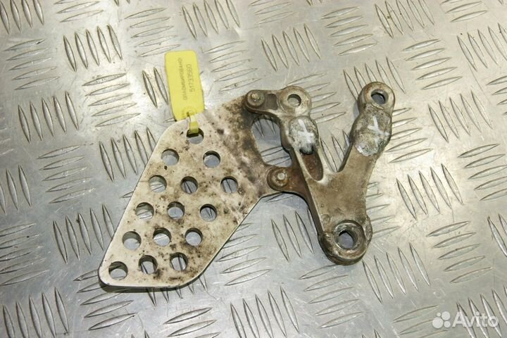 Крепление подножки водителя левое Honda CBR900RR