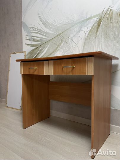 Деревянный стол