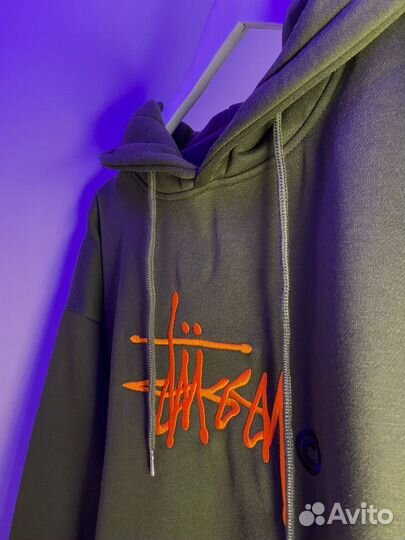 Худи Stussy на руках