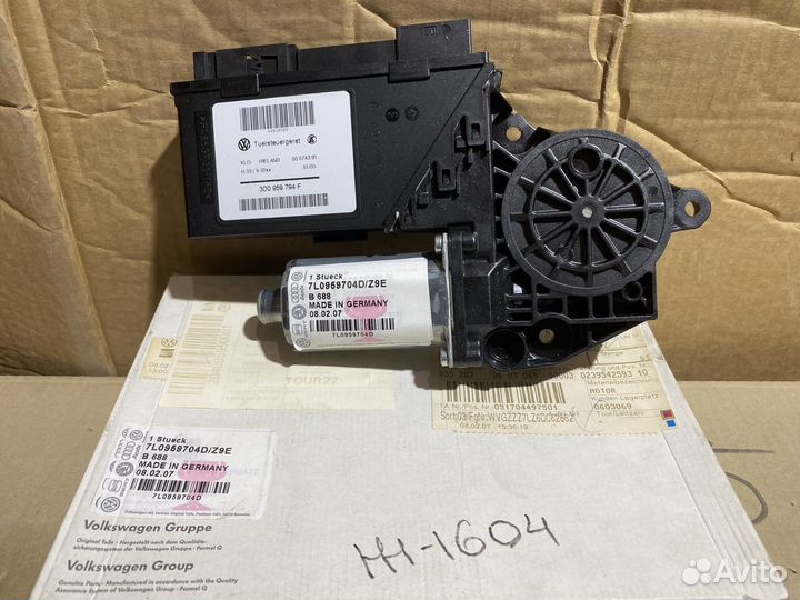 Мотор стеклоподъемника задний RH VW Touareg Новый