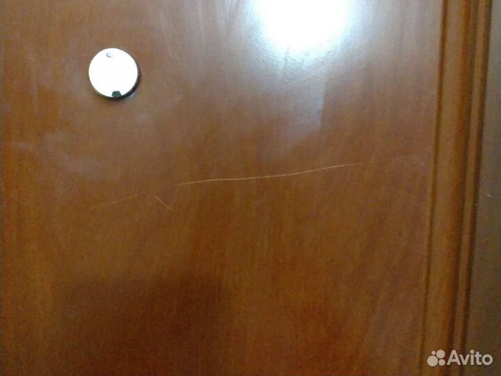 Дверь входная металлическая б/у