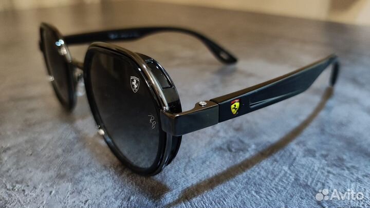 Солнечнозащитные очки Ray Ban Ferrari