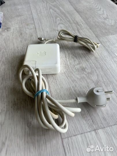 Зарядка для macbook 2012