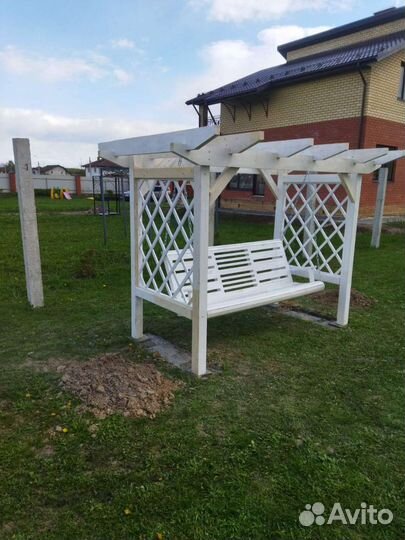 Садовые качели из дерева