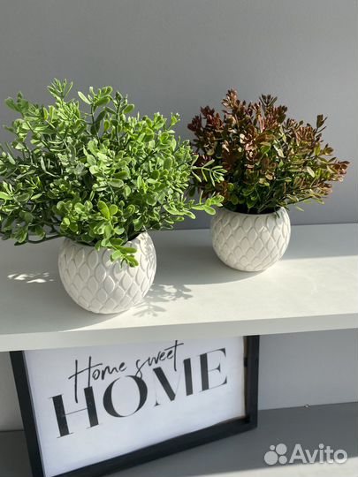 Искусственные растения в горшках