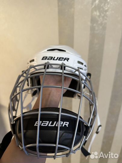 Хоккейный шлем