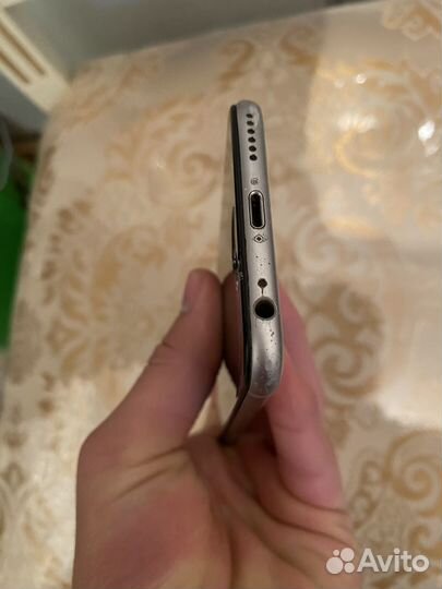 Телефон iPhone 6