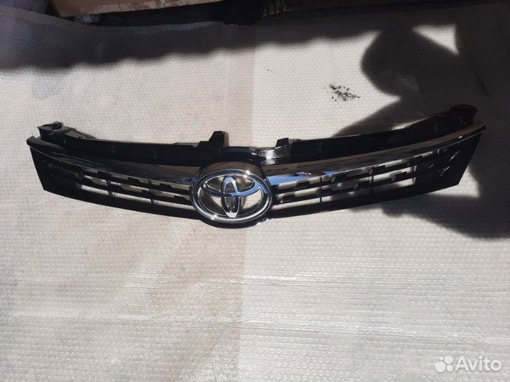 Решетка радиатора передняя Toyota Camry V55