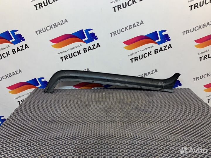 Накладка лобового стекла левая