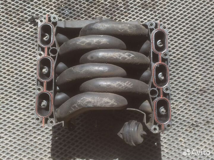 Коллектор впускной 2.8 Audi A4B5