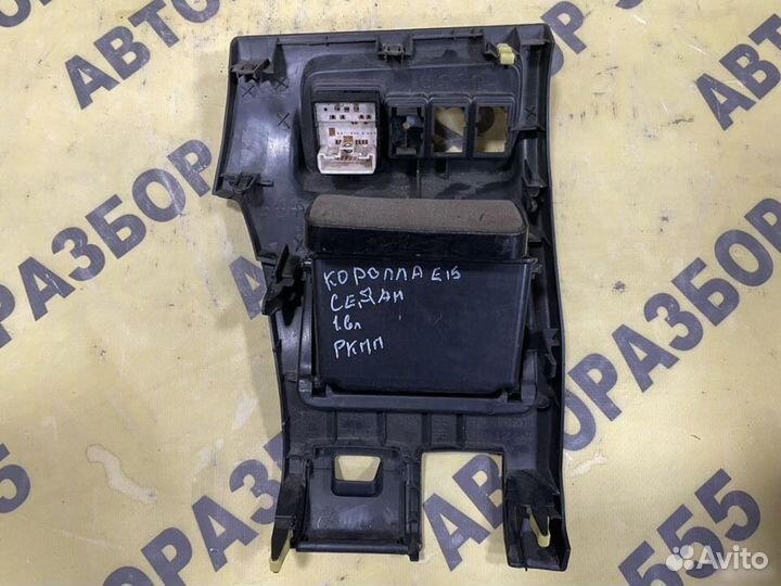 Накладка с бардачком Toyotra Corolla E15