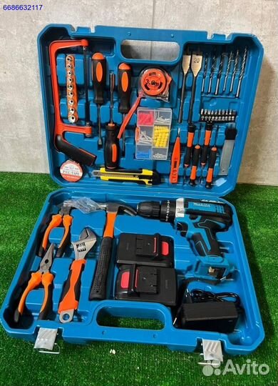 Шуруповерт с набором инструментов