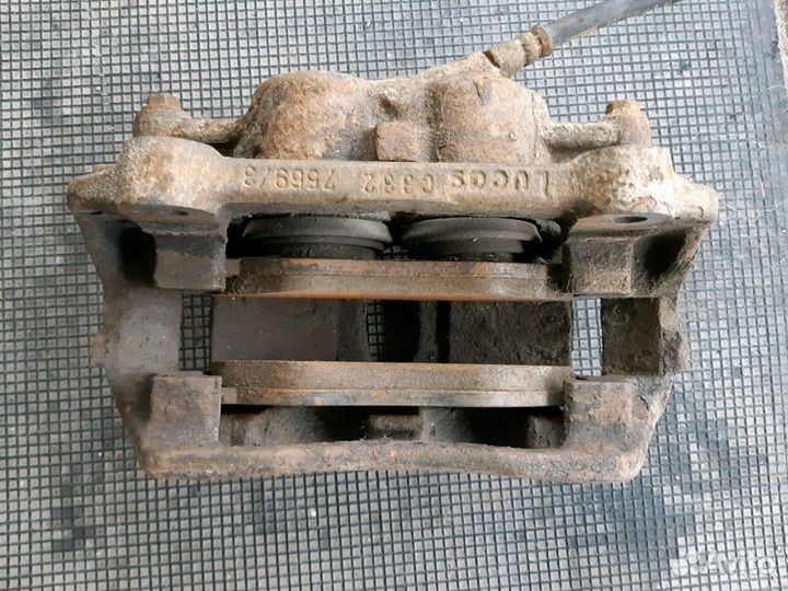 Суппорт тормозной передний Опель Виваро 01-14