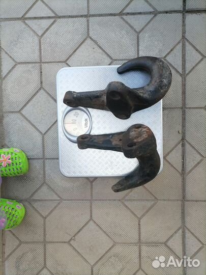 Буксировочный крюк