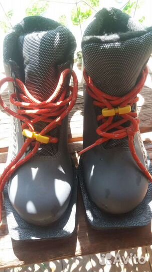 Детские лыжные ботинки