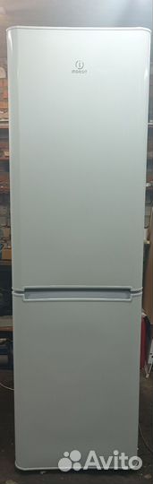 Холодильник indesit