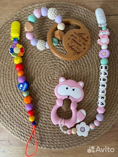 Именные держатели для пустышек